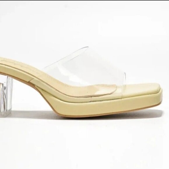 Dione Heel Beige Cape Robbin NWT - Picture 1 of 2